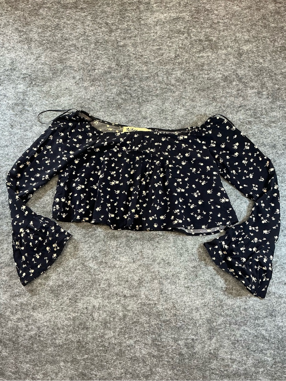 Nina's By Stone Cold Fox Black w White Floral Cropped Long Sleeve Ruffle Top A28